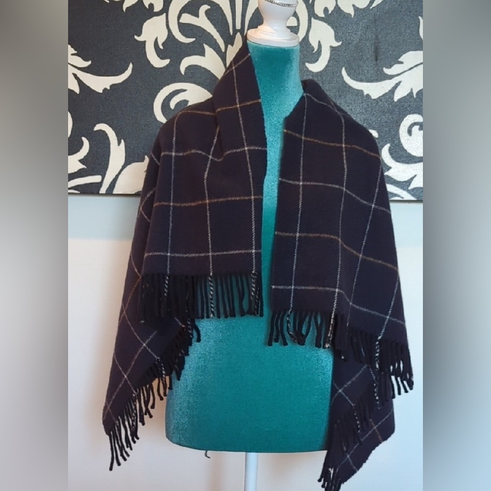 Burberry Navy Blue & White Checkered Shawl EUC unisex scarf - Picture 7 of 7